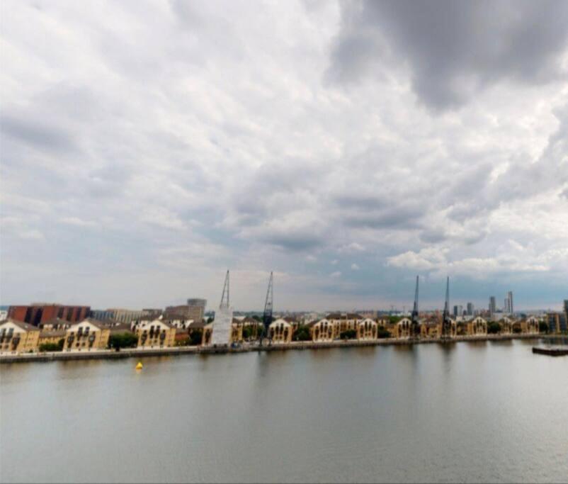 Апартаменты Lovely Waterfront Flat Canary Wharf Excel Centre Лондон Экстерьер фото